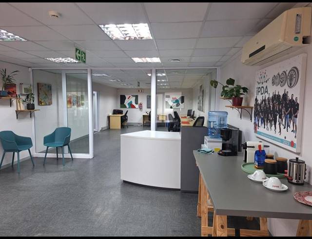 BUSINESS PROPERTY TO RENT IN MONUMENT PARK